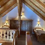 Ansitz Wirtsgut - Familienappartements In Den Bergen