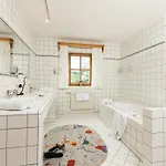 Appartement Ansitz Wirtsgut - Familienappartements In Den Bergen *