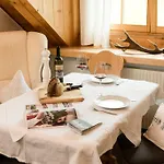 Ansitz Wirtsgut - Familienappartements In Den Bergen