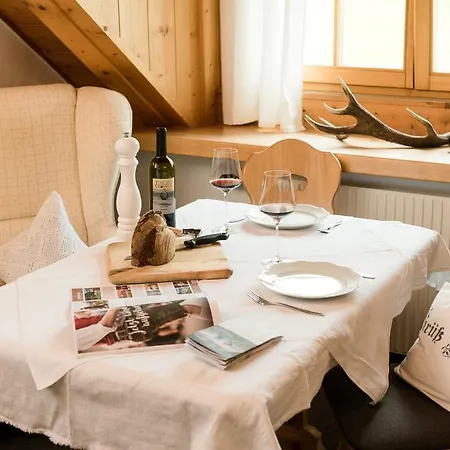 Ansitz Wirtsgut - Familienappartements In Den Bergen